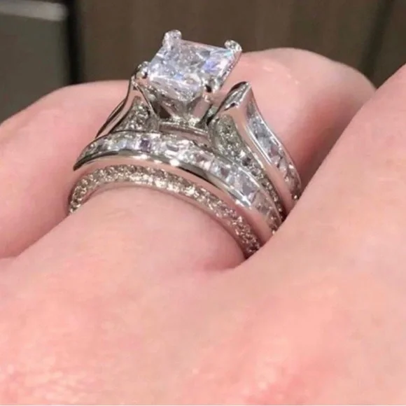 WEDDING RING - Picture 7 of 9